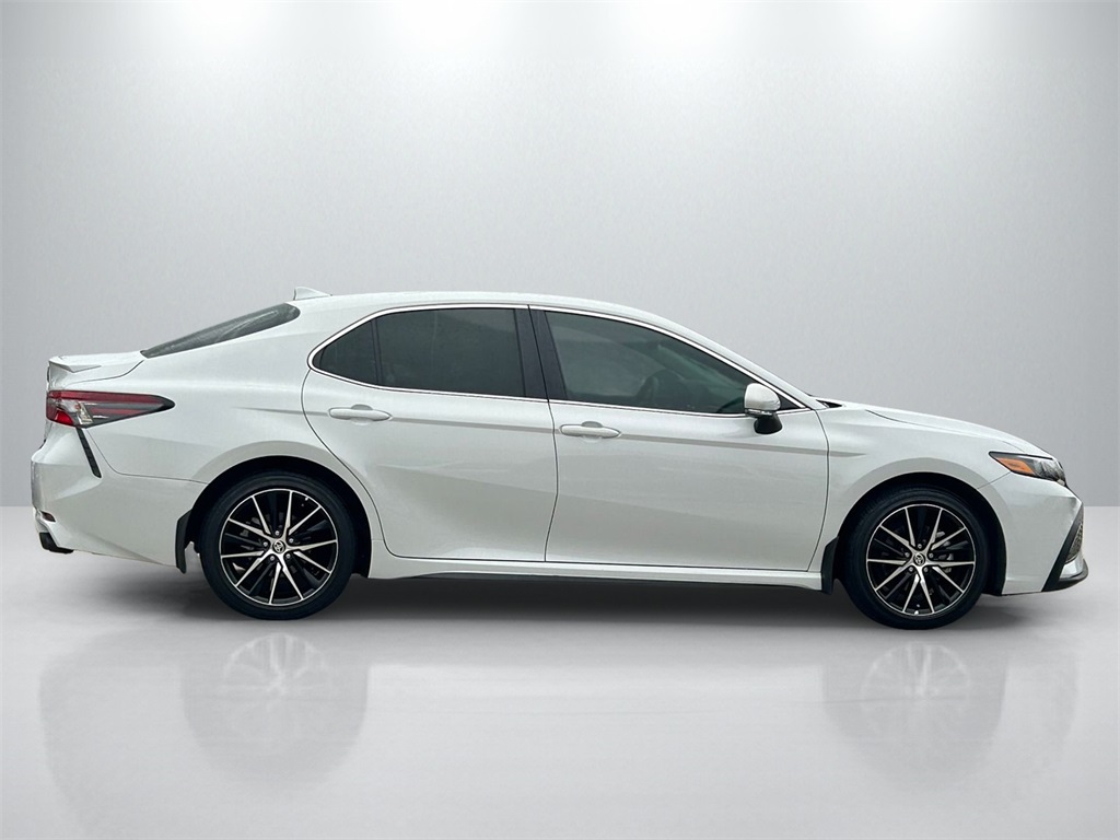 2024 Toyota Camry SE photo 4