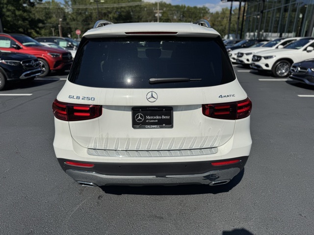 2025 Mercedes Benz GLB 250 4MATIC photo 3