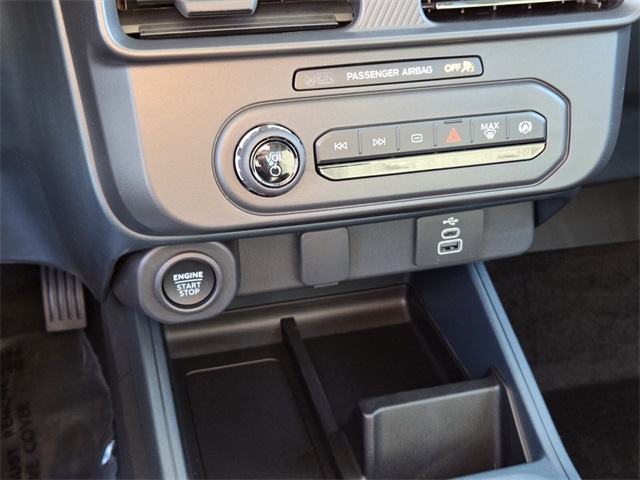 New 2025 Ford Maverick XLT 4D Crew Cab