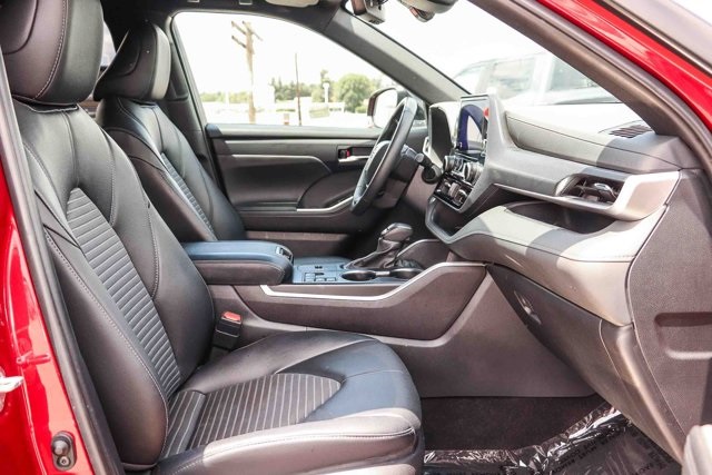 used 2024 Toyota Highlander car, priced at $41,492