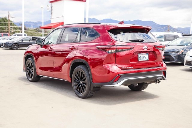 used 2024 Toyota Highlander car, priced at $41,492