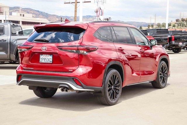 used 2024 Toyota Highlander car, priced at $41,492