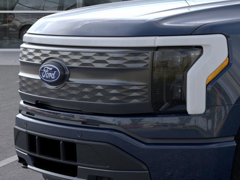 2025 Ford F-150 Lightning Lariat photo 16