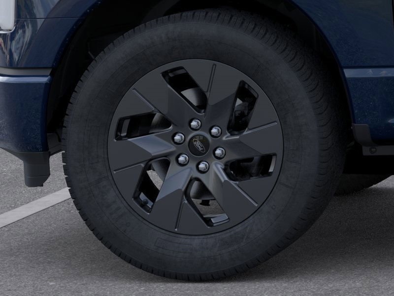 2025 Ford F-150 Lightning Lariat photo 18