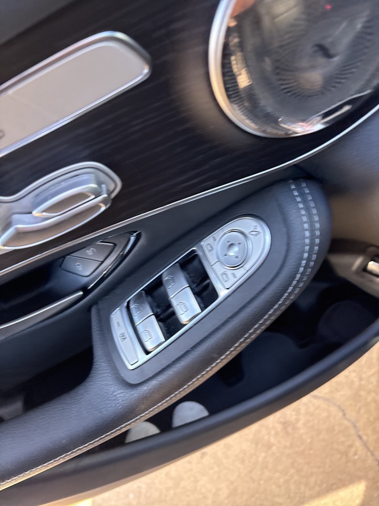 2022 Mercedes Benz GLC 300 4MATIC photo 2