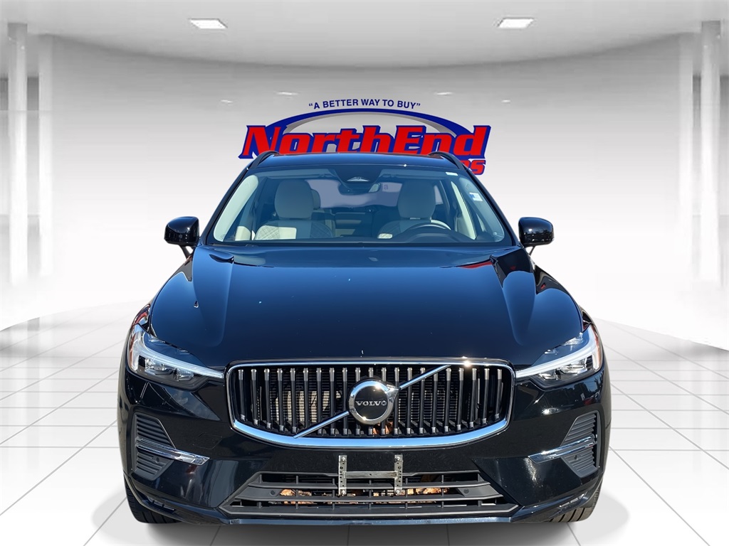 2022 Onyx Black Metallic Volvo XC60 B5 Momentum AWD SUV