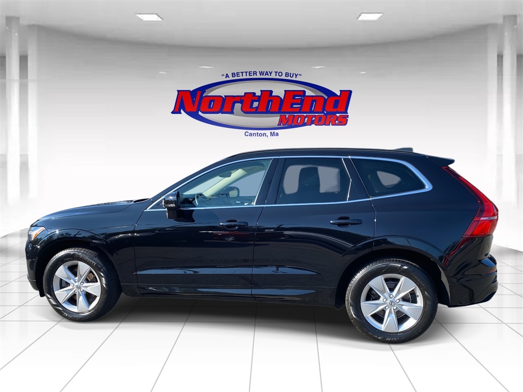 2022 Onyx Black Metallic Volvo XC60 B5 Momentum AWD SUV