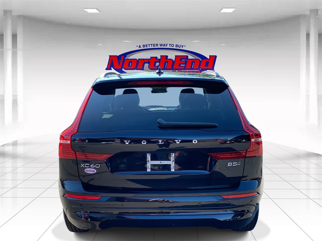 2022 Onyx Black Metallic Volvo XC60 B5 Momentum AWD SUV
