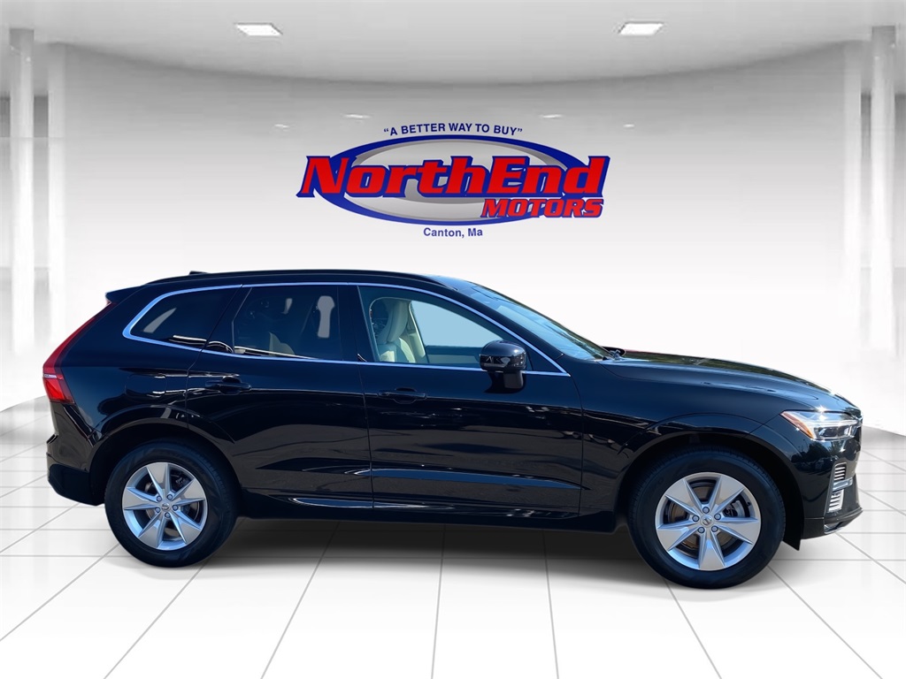 2022 Onyx Black Metallic Volvo XC60 B5 Momentum AWD SUV