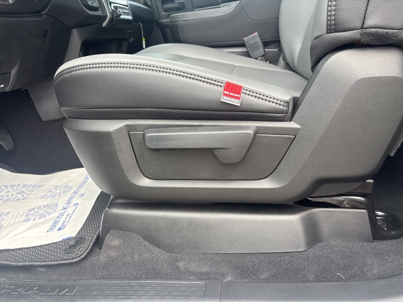 2025 Ram 2500 Tradesman photo 12