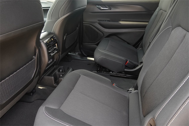 2025 Jeep Grand Cherokee Laredo photo 11