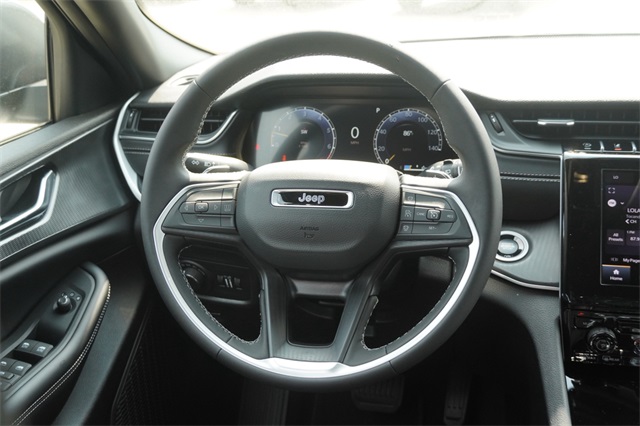 2025 Jeep Grand Cherokee Laredo photo 15