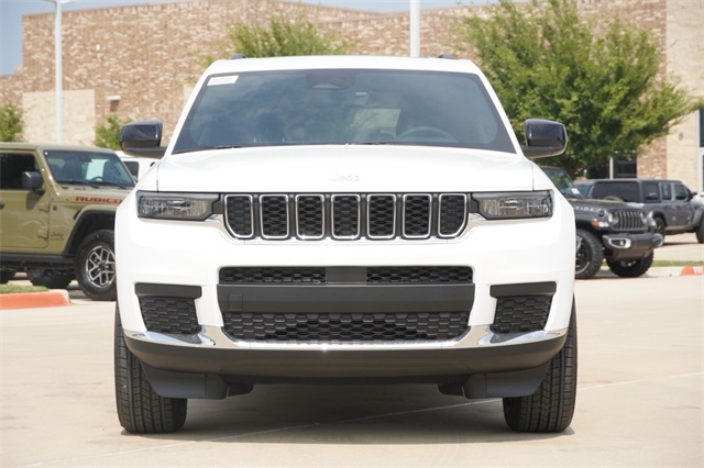 2025 Jeep Grand Cherokee Laredo photo 2