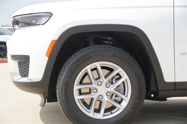 2025 Jeep Grand Cherokee Laredo photo 5