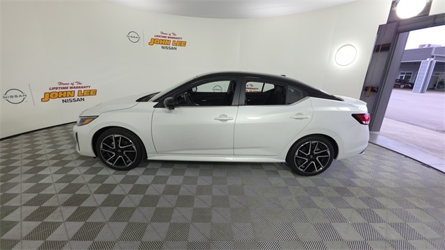 2025 Aspen White Tricoat/Super Black Nissan Sentra SR FWD Sedan