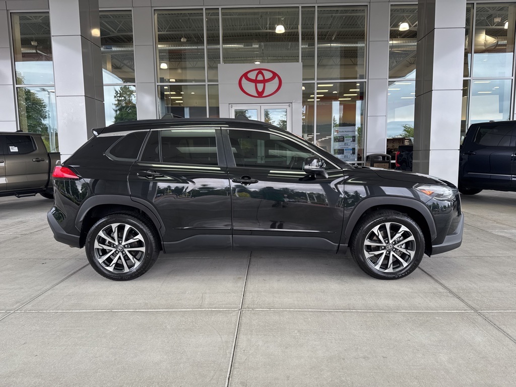 Used 2022 Toyota Corolla Cross XLE with VIN 7MUDAABG7NV025518 for sale in Northfield, Minnesota