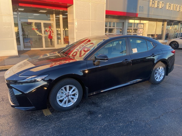 2026 Toyota Camry LE's photo