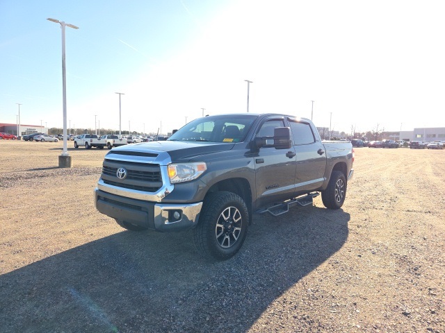 2015 Toyota Tundra SR5's photo
