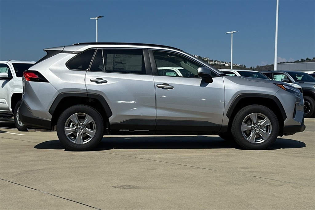 2025 Toyota RAV4 XLE photo 3