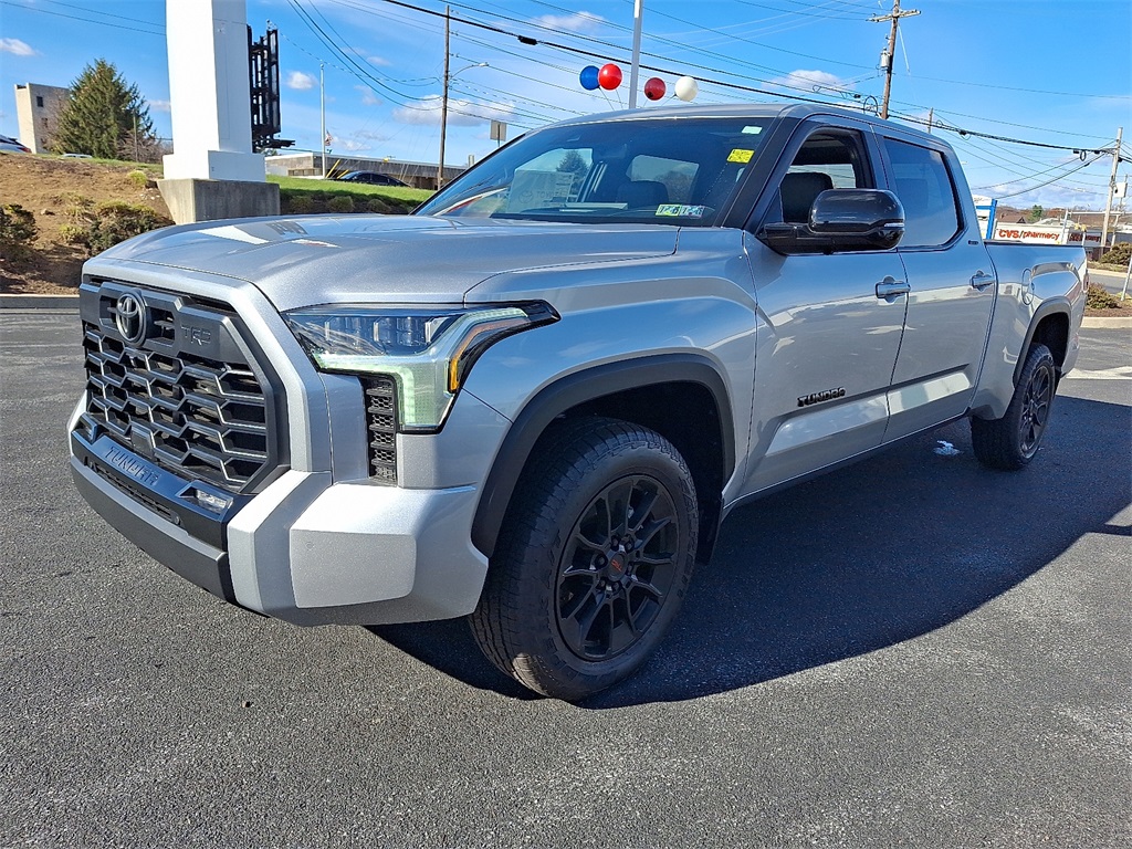 2025 Toyota Tundra Limited CrewMax photo 3