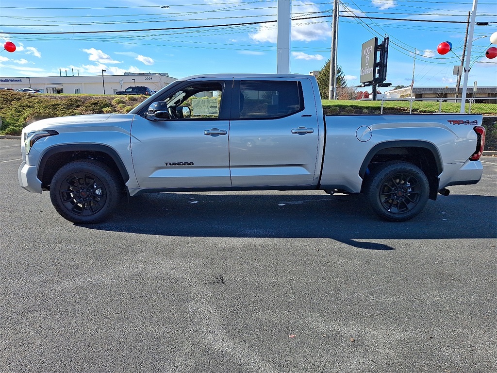 2025 Toyota Tundra Limited CrewMax photo 4