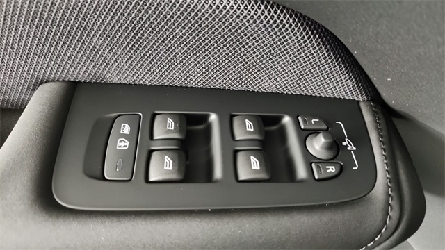 new 2026 Volvo XC60 Plug-In Hybrid car, priced at $82,335