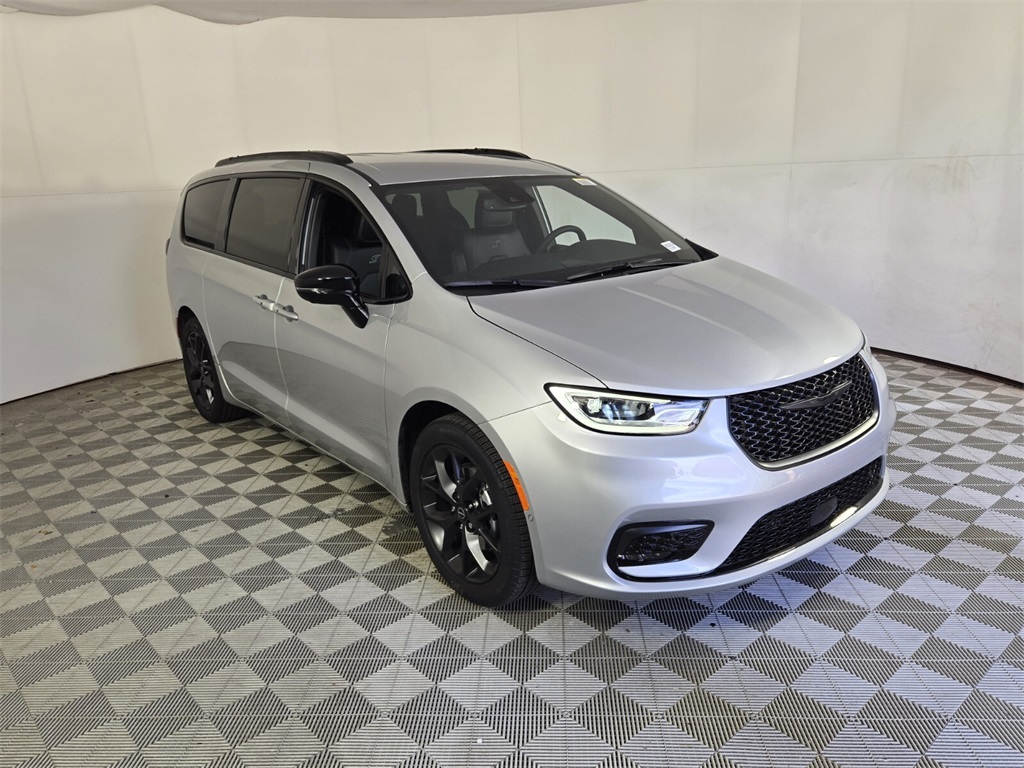new 2026 Chrysler Pacifica car, priced at $48,895