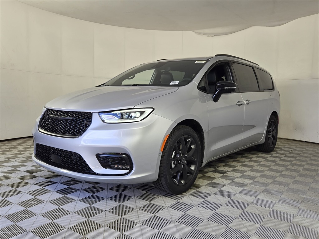 new 2026 Chrysler Pacifica car, priced at $48,895
