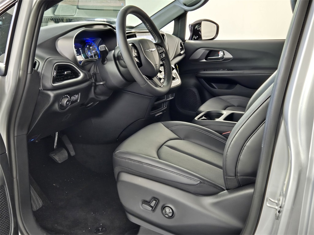 new 2026 Chrysler Pacifica car, priced at $48,895