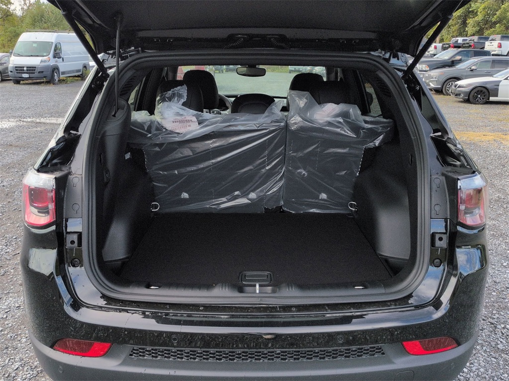 2026 Jeep Compass Limited photo 3