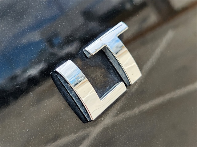 2021 Mosaic Black Metallic Chevrolet Traverse LT Leather FWD SUV