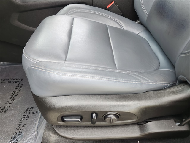 2021 Mosaic Black Metallic Chevrolet Traverse LT Leather FWD SUV