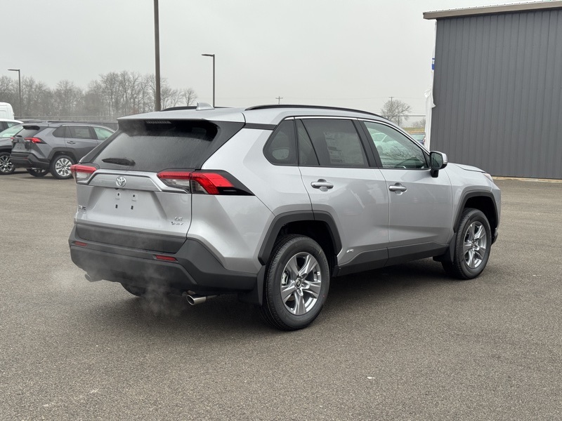 2025 Toyota RAV4 Hybrid LE photo 3