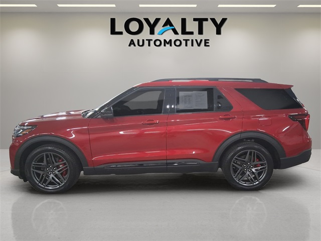 2025 Ford Explorer ST photo 2