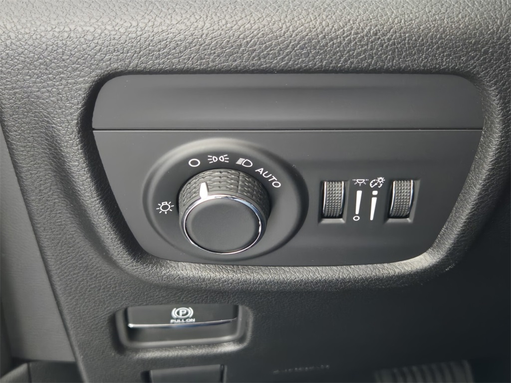 new 2025 Jeep Grand Cherokee car, priced at $32,480