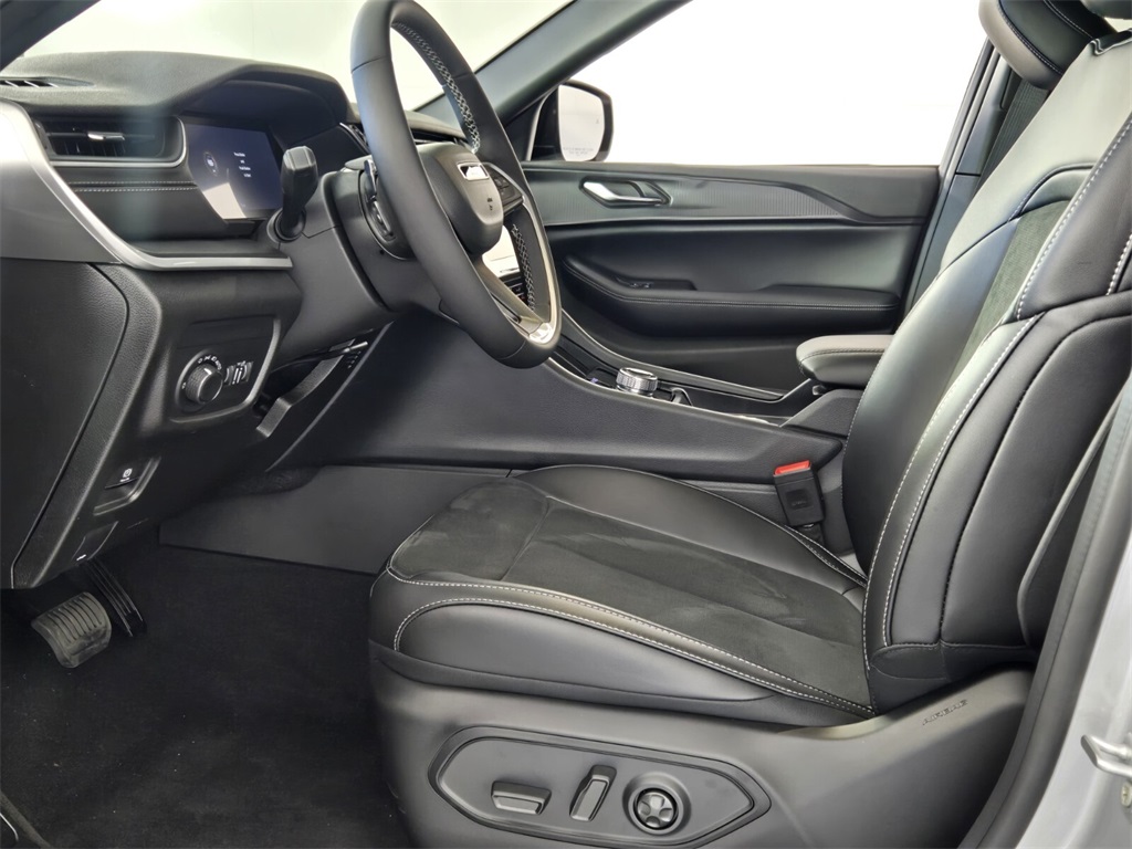 new 2025 Jeep Grand Cherokee car, priced at $32,480