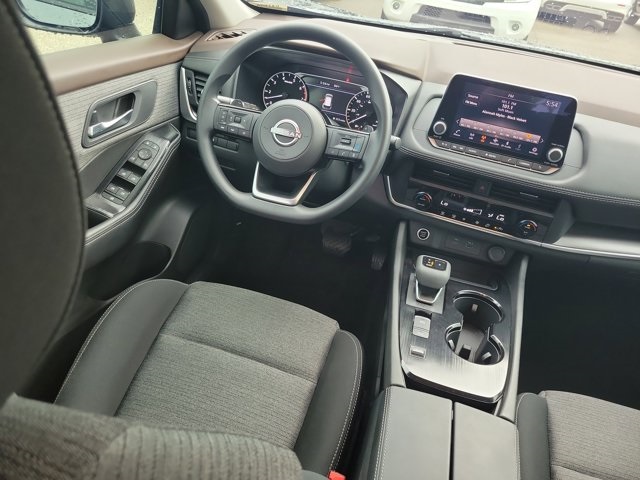 2023 Gun Metallic Nissan Rogue SV FWD SUV