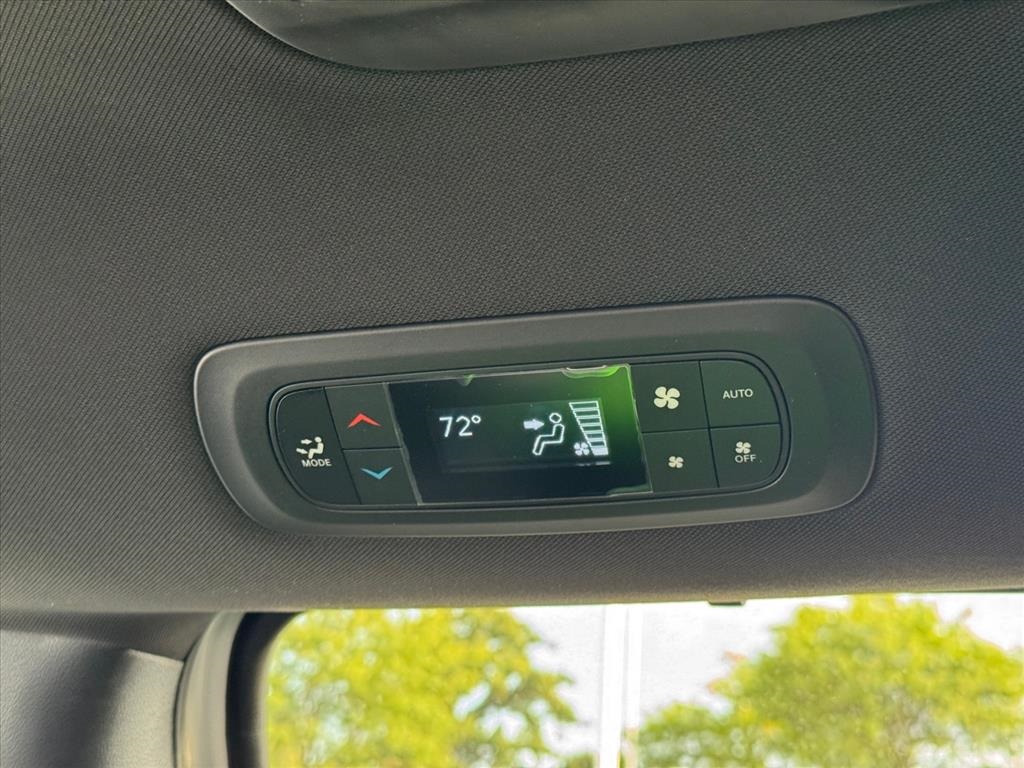 2026 Chrysler Pacifica photo 9