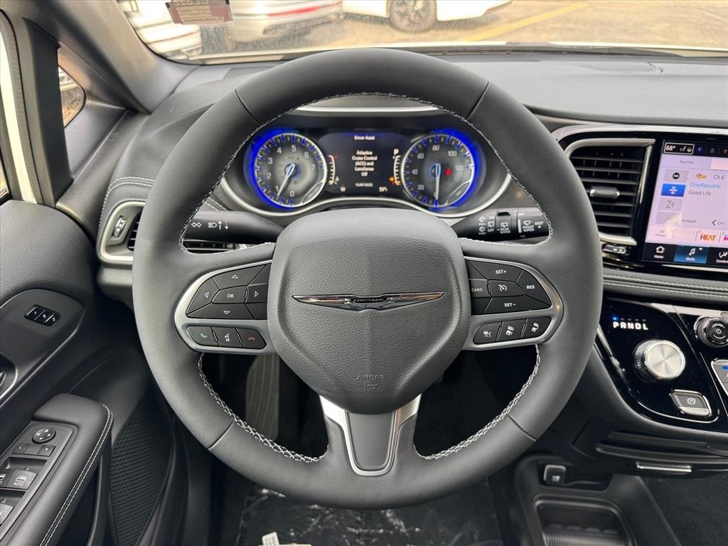 2026 Chrysler Pacifica photo 10