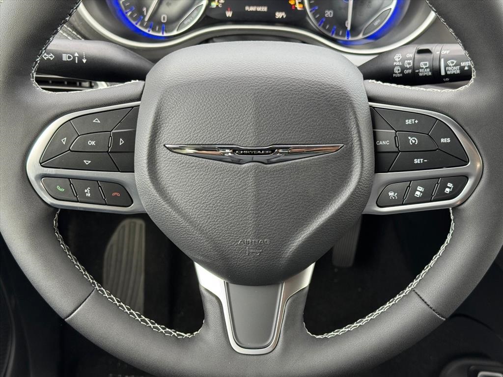 2026 Chrysler Pacifica photo 11
