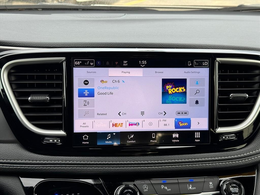 2026 Chrysler Pacifica photo 13