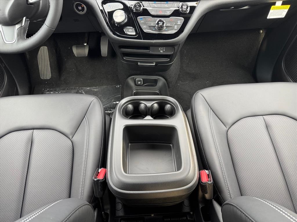 2026 Chrysler Pacifica photo 15
