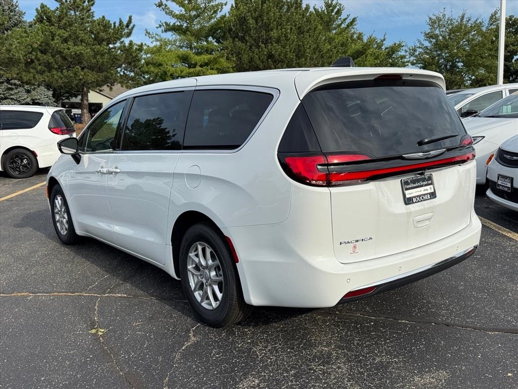 2026 Chrysler Pacifica photo 3