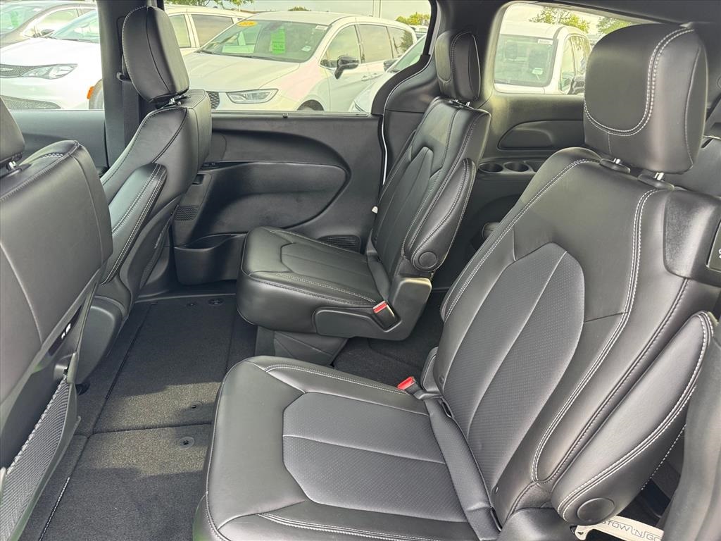 2026 Chrysler Pacifica photo 8