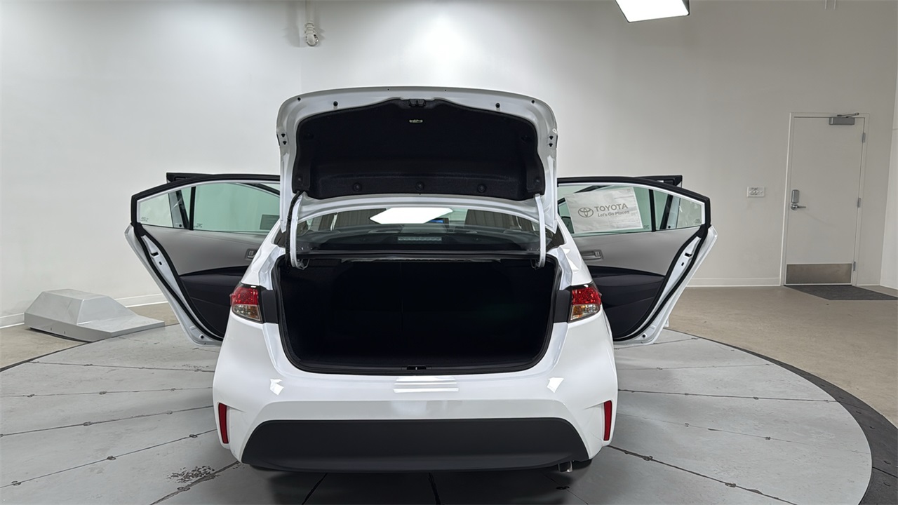 2026 Toyota Corolla LE photo 16