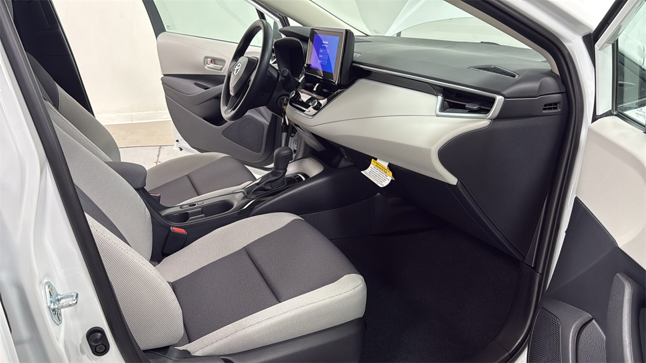 2026 Toyota Corolla LE photo 18