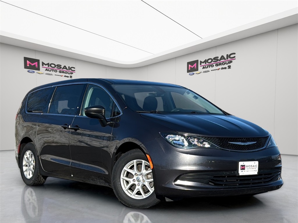 Used 2017 Chrysler Pacifica Touring Vans