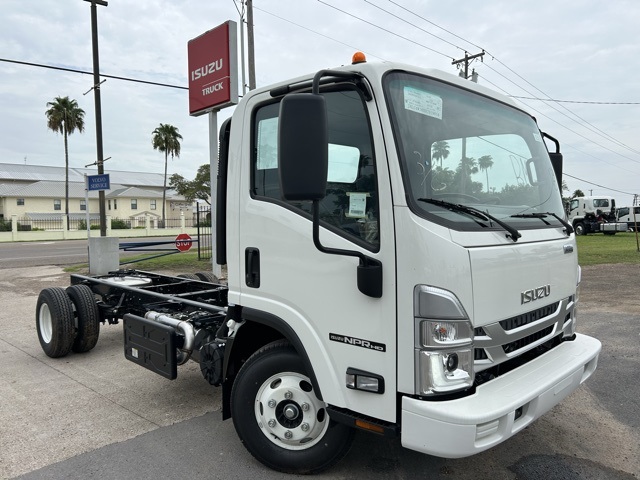 2024 Isuzu NPR HD's photo