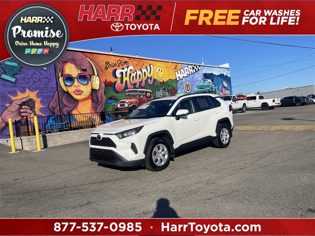 2019 Toyota RAV4 LE's photo