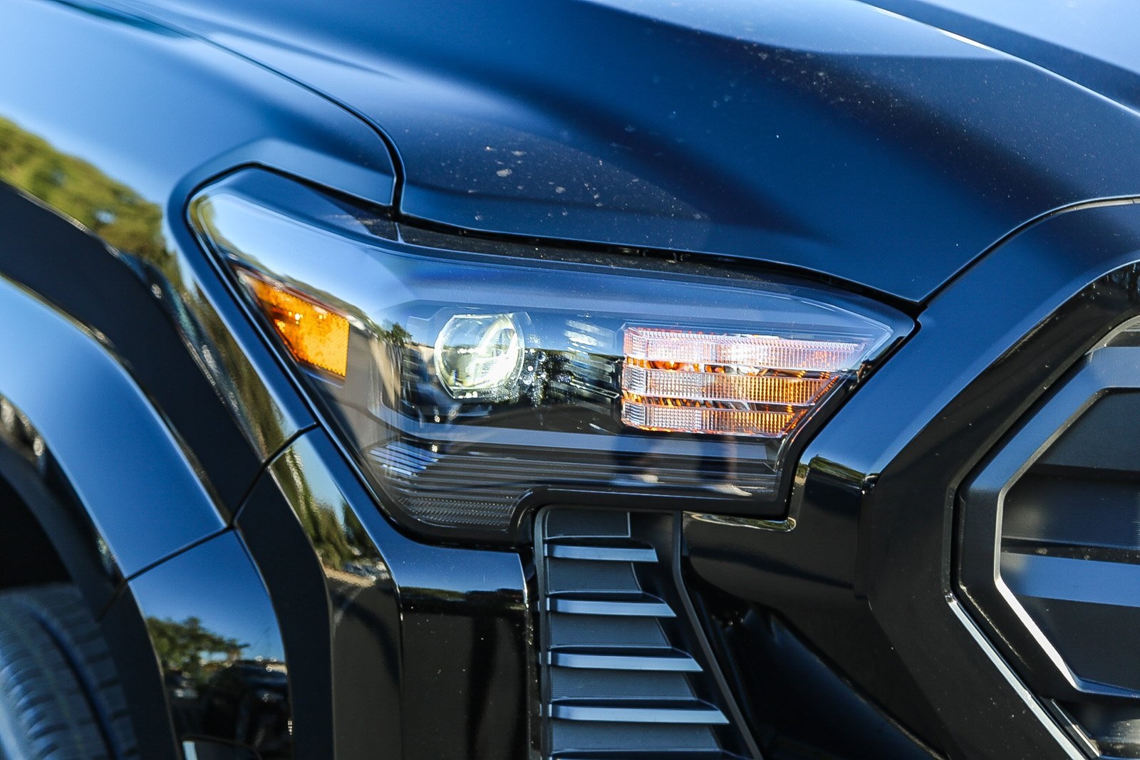 2025 Toyota Tacoma SR5 Double Cab photo 4